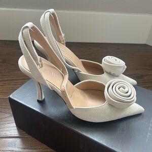Ron White‎ CASHMERE SUEDE Elegant Cream Slingback Heels with Floral Accent